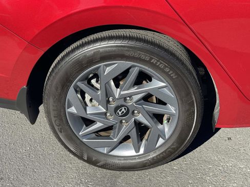 Certified 2024 Hyundai Elantra Blue image 30