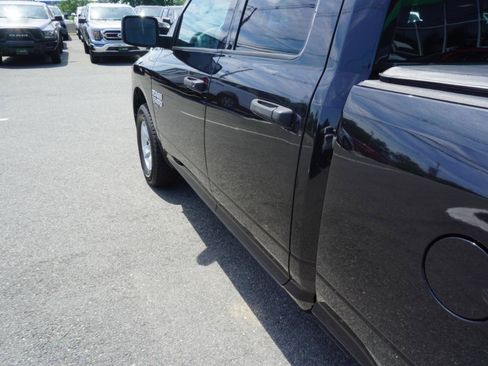 Used 2019 RAM 1500 Express AWD/4WD image 9