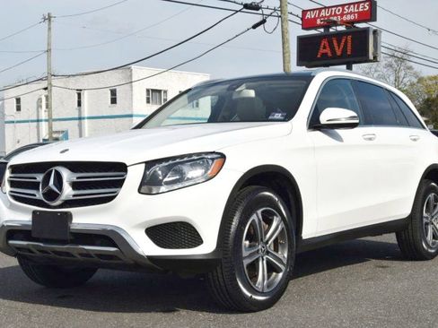 Used 2018 Mercedes-Benz GLC 300 4MATIC image 2