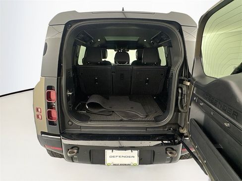 Certified 2023 Land Rover Defender 110 X-Dynamic SE image 25