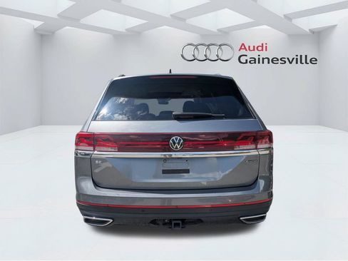 Used 2024 Volkswagen Atlas SE AWD/4WD image 7