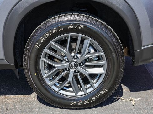 Used 2024 Nissan Rogue S FWD image 27