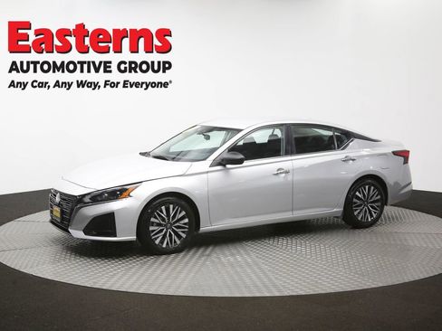 Used 2024 Nissan Altima 2.5 SV FWD image 57