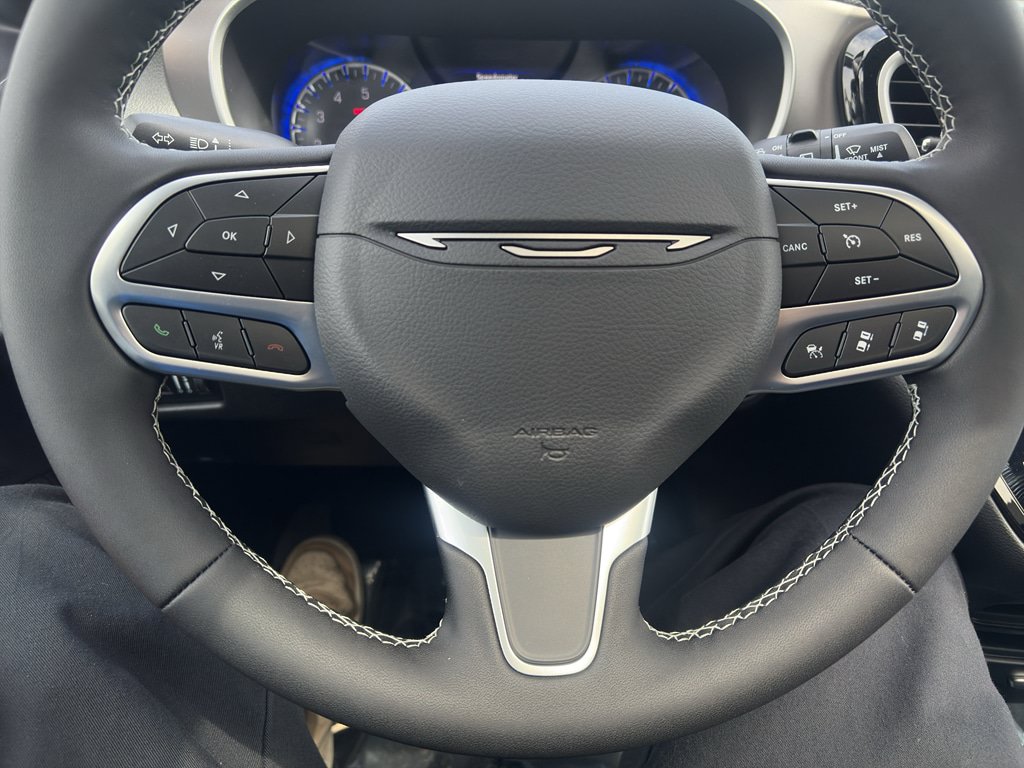 New 2027 Chrysler Pacifica Select w/ Family Tech Group AWD/4WD image 9