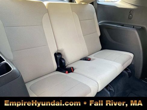 Used 2023 Chevrolet Traverse LT image 20