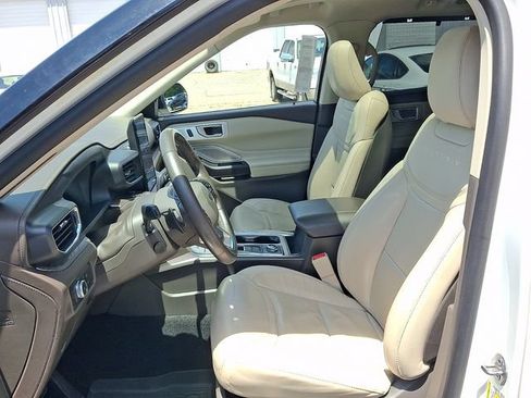 Used 2020 Ford Explorer Platinum w/ Premium Technology Package AWD/4WD image 11