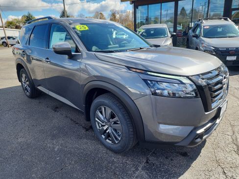 New 2025 Nissan Pathfinder SV w/ Black Appearance Package image 2