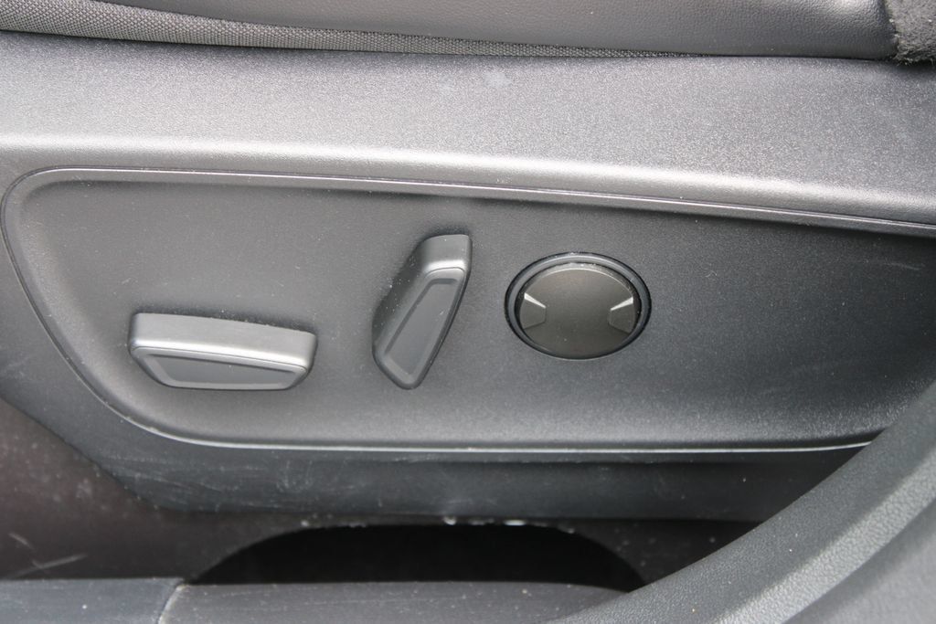 Used 2025 Ford Escape ST-Line FWD image 19