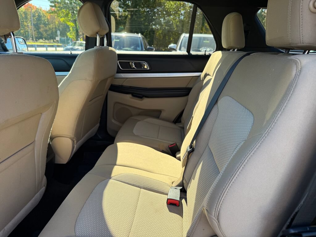 Used 2017 Ford Explorer XLT FWD image 21