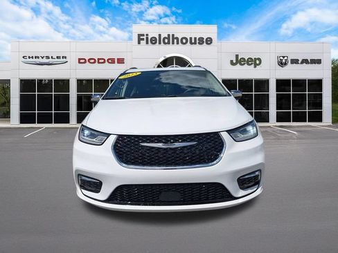 Used 2023 Chrysler Pacifica Limited FWD image 7