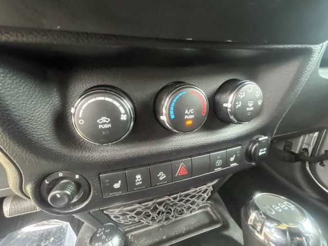 Used 2014 Jeep Wrangler Unlimited Rubicon w/ Connectivity Group AWD/4WD image 21