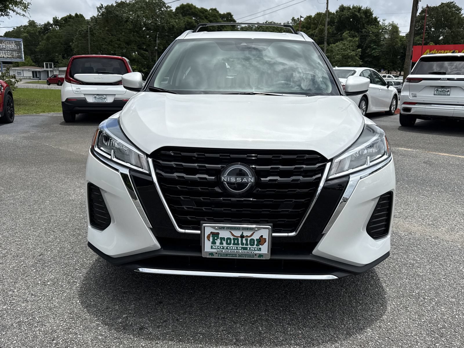 Used 2023 Nissan Kicks SV w/ Exterior Package FWD image 8