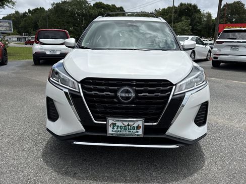 Used 2023 Nissan Kicks SV w/ Exterior Package FWD image 8