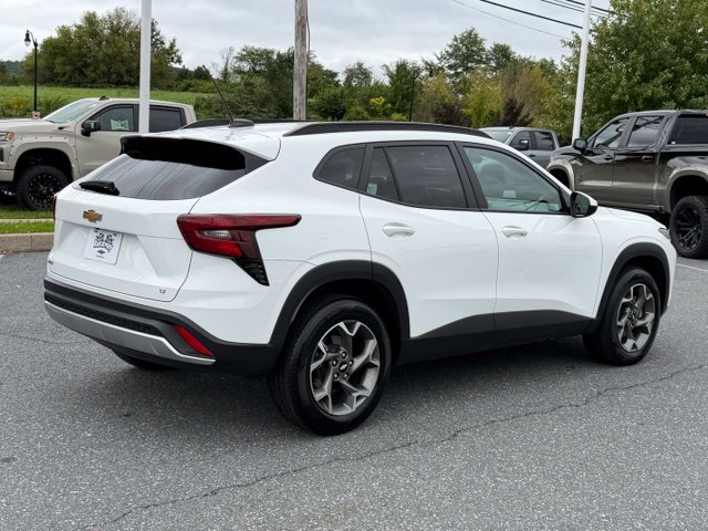 Certified 2025 Chevrolet Trax LT FWD image 12