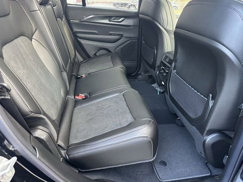 New 2025 Jeep Grand Cherokee Altitude image 15