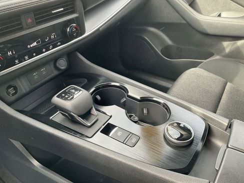 Used 2024 Nissan Rogue SV image 24