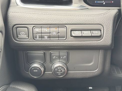 Used 2023 GMC Yukon XL Denali RWD image 26