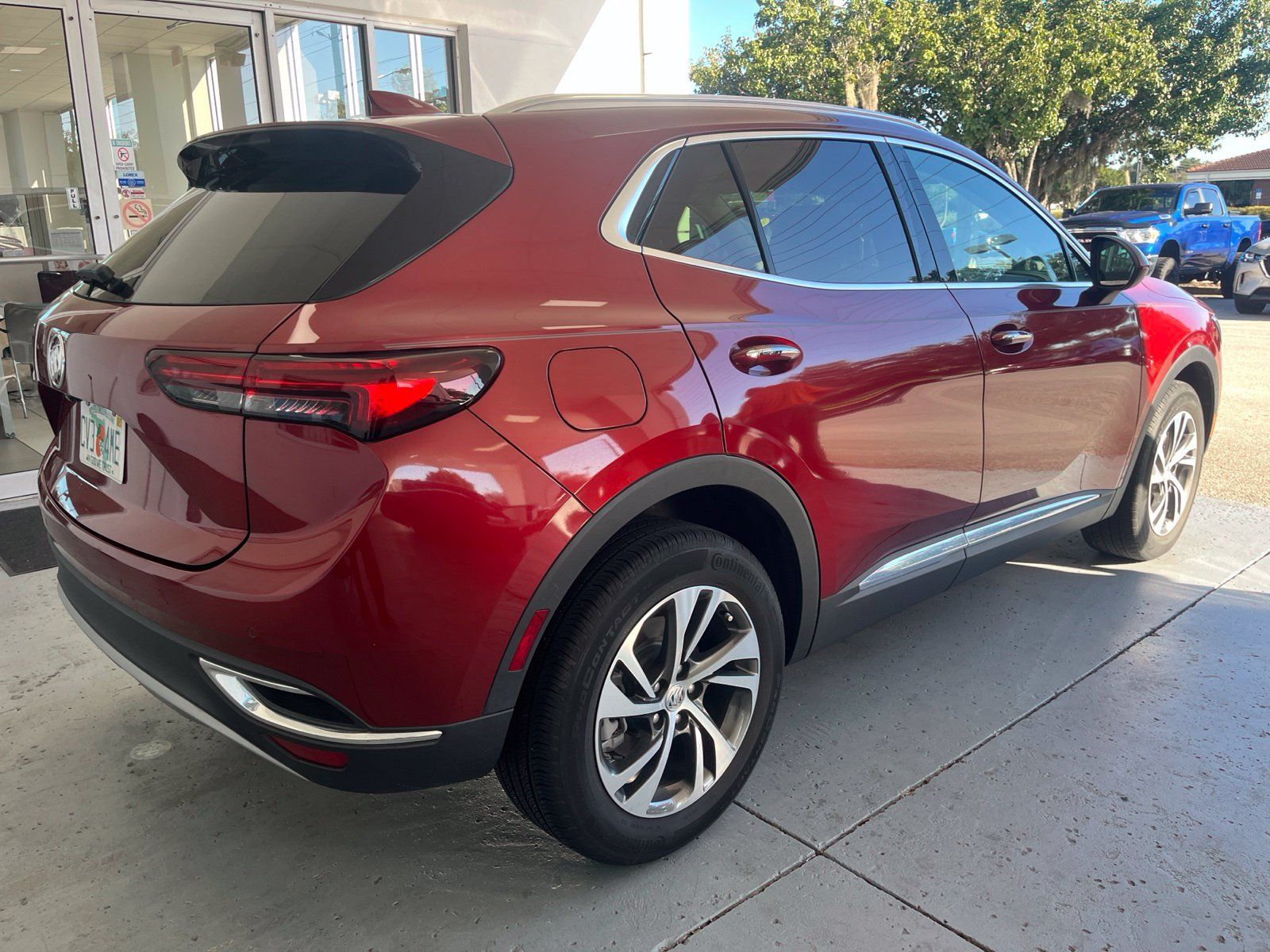 Used 2023 Buick Envision Essence AWD/4WD image 2