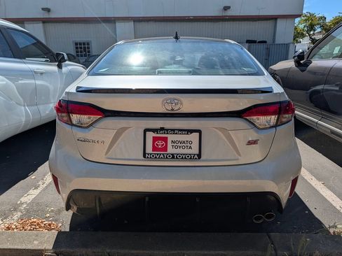 Used 2025 Toyota Corolla SE FWD image 3