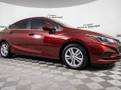 Used 2017 Chevrolet Cruze LT w/ Convenience Package image 3