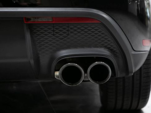 Certified 2025 Porsche Macan image 38