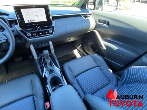 Used 2025 Toyota Corolla Cross AWD Hybrid w/ Convenience Package image 26