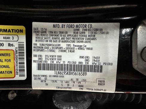 Used 2017 Lincoln Continental Select w/ Climate Package image 32