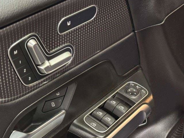 Used 2021 Mercedes-Benz GLB 250 image 30