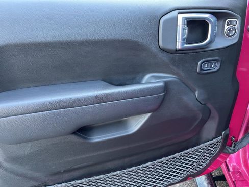 Used 2022 Jeep Wrangler Unlimited Rubicon 4xe image 30