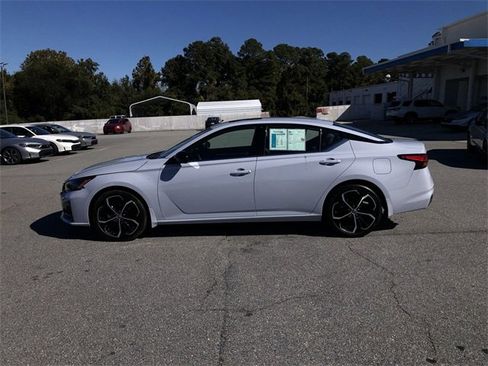 Used 2023 Nissan Altima 2.5 SR w/ SR Premium Package image 5