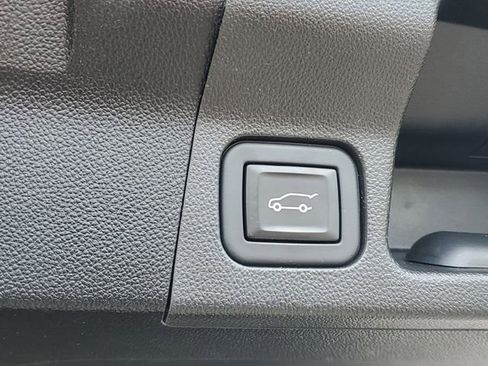 Certified 2022 GMC Acadia SLE w/ LPO, Cargo Package AWD/4WD image 8