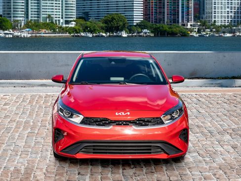 Used 2023 Kia Forte LXS image 2