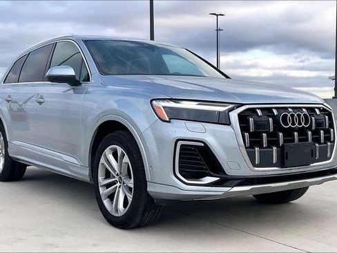 Used 2025 Audi Q7 Premium Plus image 3