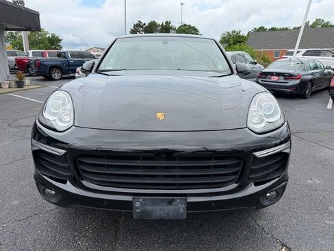 Used 2016 Porsche Cayenne w/ Premium Package AWD/4WD image 3
