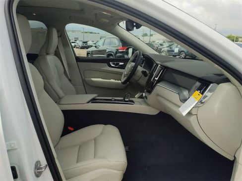 Used 2025 Volvo XC60 T8 Core w/ Protection Package Premier image 19