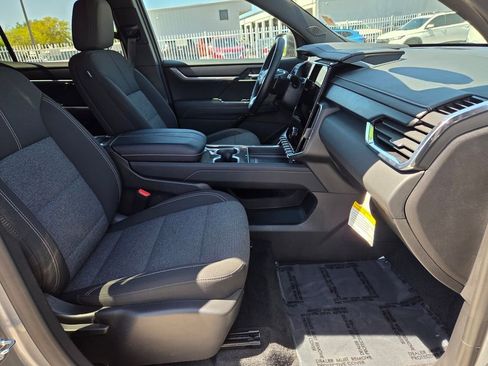 Certified 2025 GMC Acadia Elevation image 17