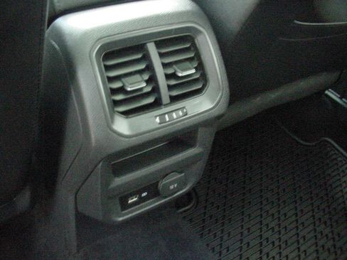 Used 2020 Volkswagen Tiguan SEL w/ 3rd Row Seat Package image 36