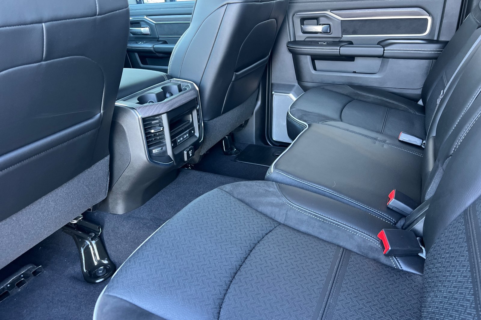 New 2026 RAM 3500 Laramie AWD/4WD image 15