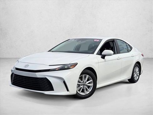 Used 2025 Toyota Camry LE image 1