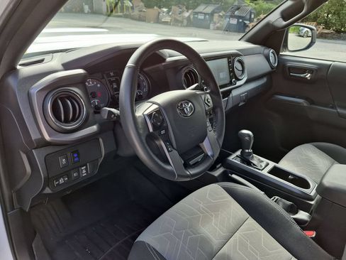 Used 2023 Toyota Tacoma TRD Sport AWD/4WD image 12