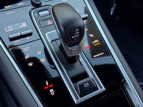 Used 2022 Porsche Panamera 4S w/ Premium Package AWD/4WD image 34