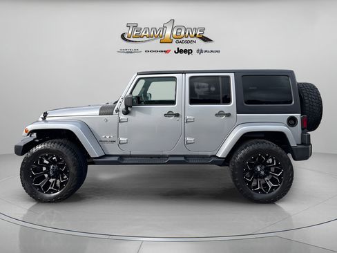 Used 2018 Jeep Wrangler Unlimited Sahara w/ Connectivity Group AWD/4WD image 5