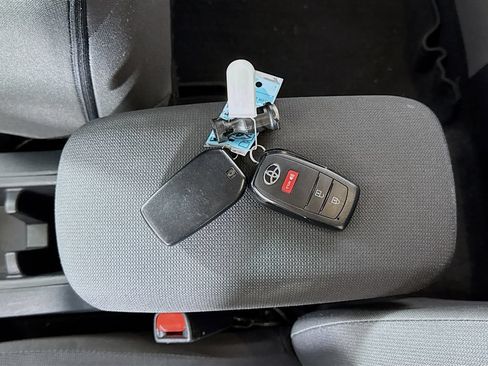 Used 2024 Toyota Corolla Cross LE w/ Moonroof Package AWD/4WD image 26