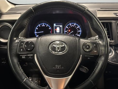 Used 2018 Toyota RAV4 XLE FWD image 23
