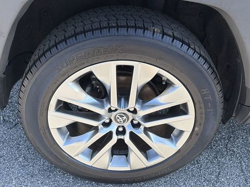 Used 2019 Toyota RAV4 XLE Premium w/ Cold Weather Package AWD/4WD image 29