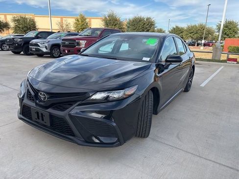 Used 2024 Toyota Camry SE image 6