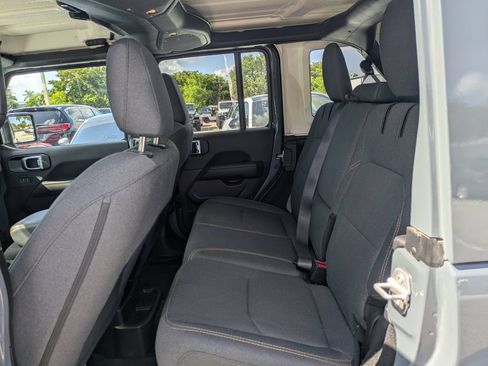 Used 2025 Jeep Wrangler Unlimited Sahara w/ Safety Group AWD/4WD image 15
