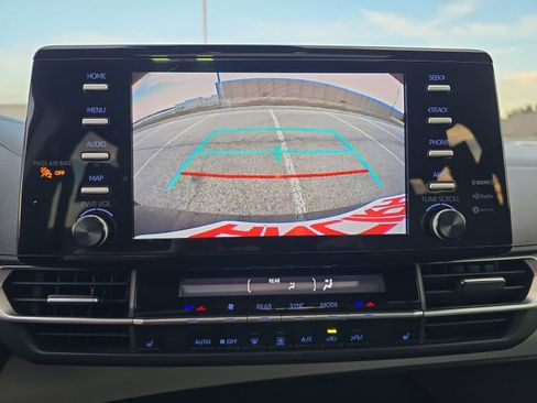 Used 2021 Toyota Sienna XLE image 14