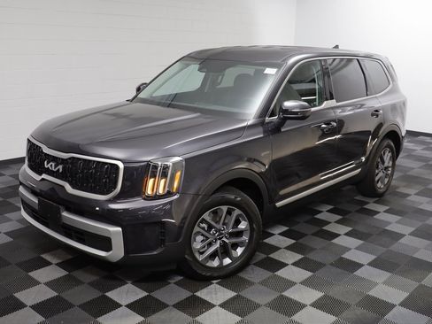 Used 2025 Kia Telluride LX image 2