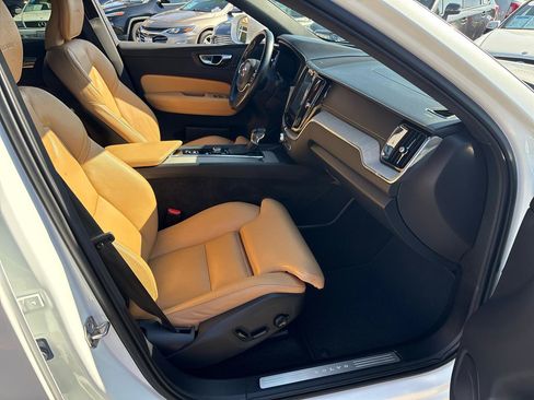 Used 2019 Volvo XC60 T5 Inscription FWD image 4